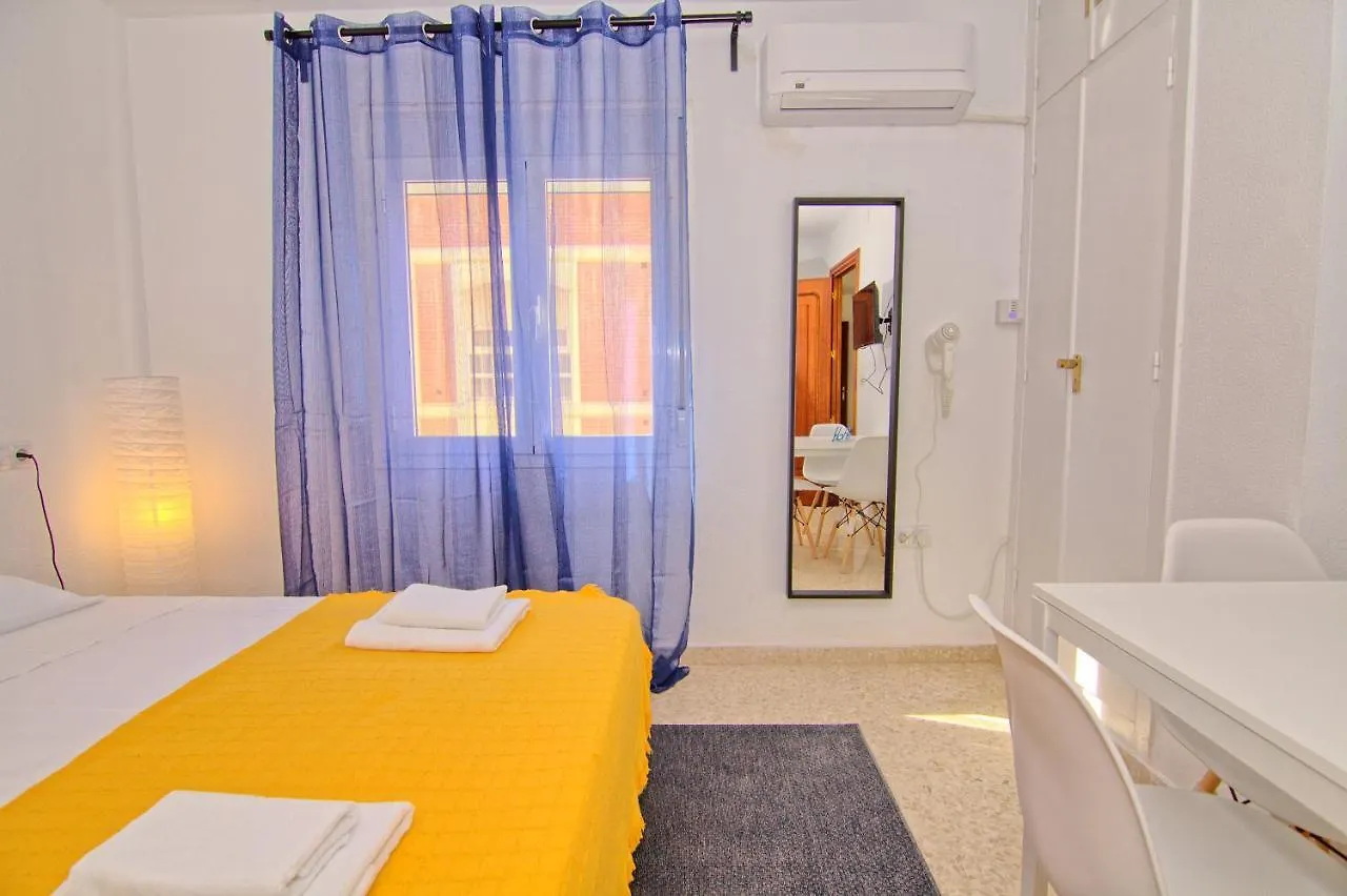 Low Cost Rooms Malaga River Kwatera prywatna