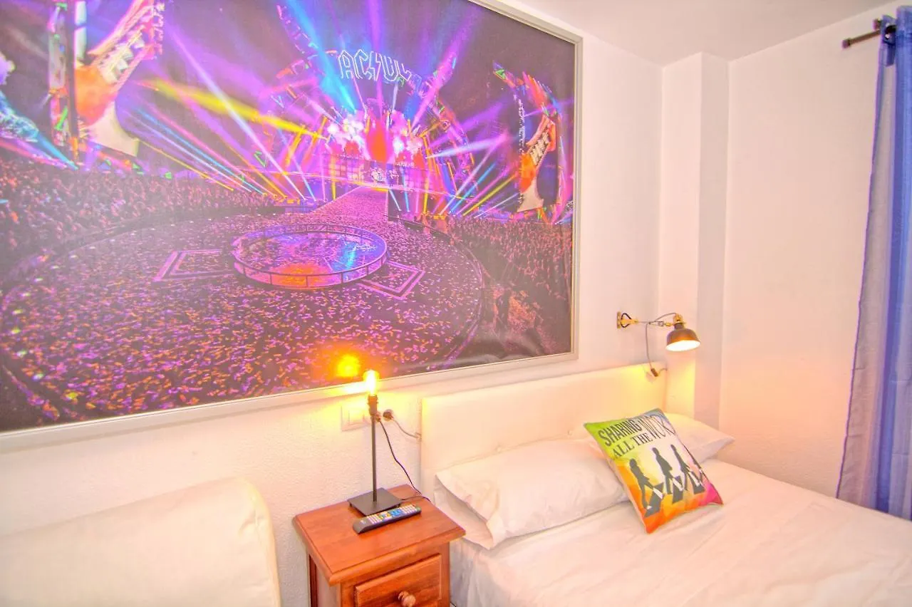 Low Cost Rooms Malaga River 0*,
