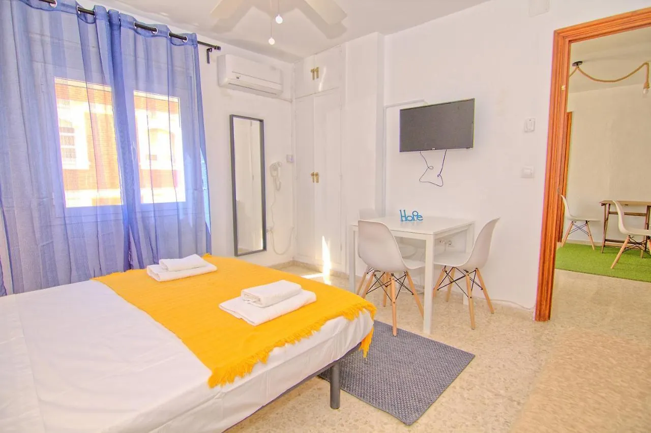 Low Cost Rooms Malaga River